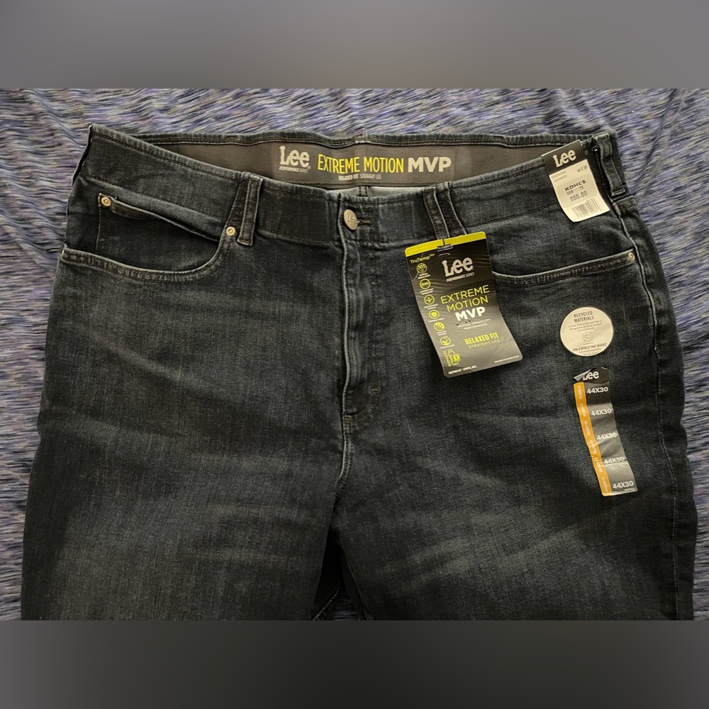 Lee Extreme Motion MVP Men’s Jeans Relaxed Fit, 44x30, tags on, never worn